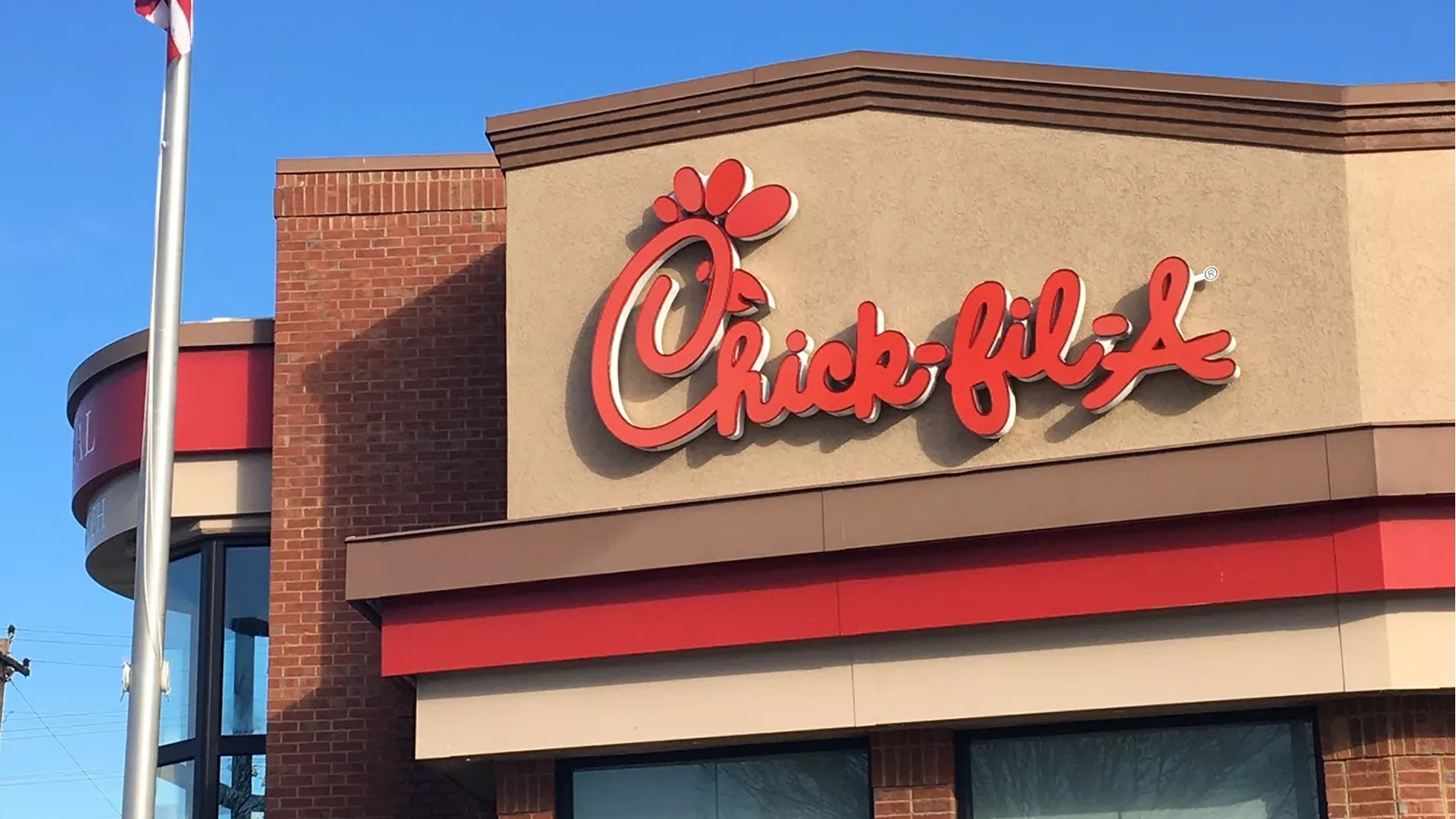Marines Step Up to Stop Stabbing at Chick-fil-A and Destroy Knife...